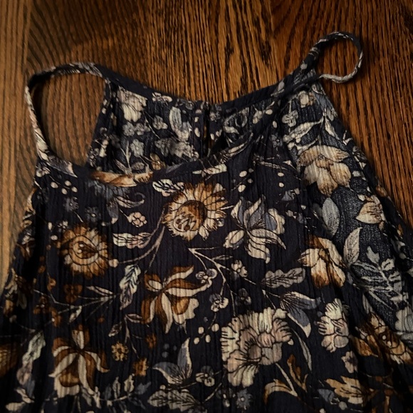 American Eagle top - Picture 2 of 5